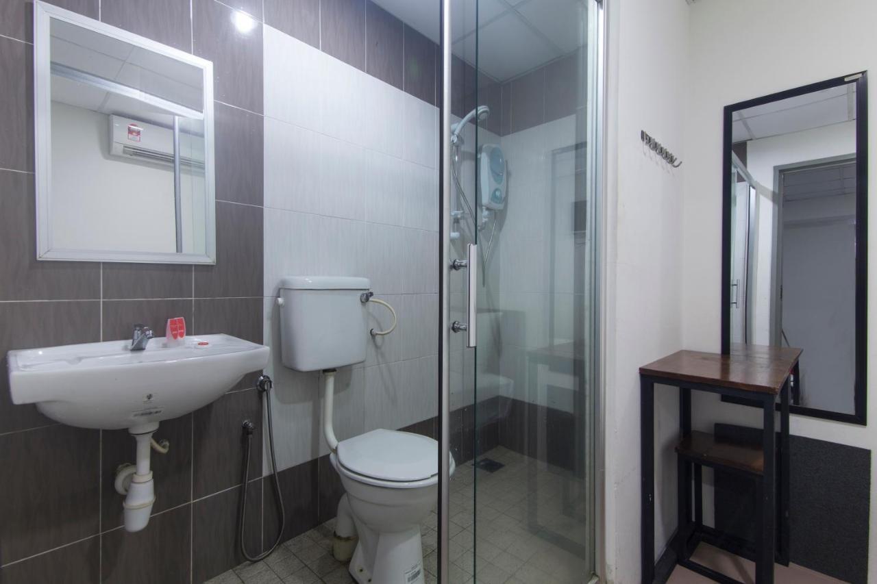 Lux Hotel Телук-Интан Экстерьер фото