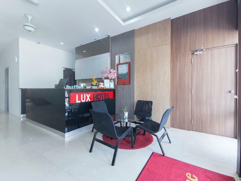 Lux Hotel Телук-Интан Экстерьер фото