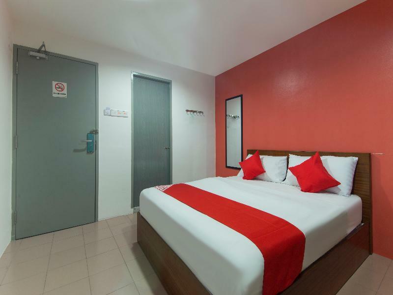 Lux Hotel Телук-Интан Экстерьер фото