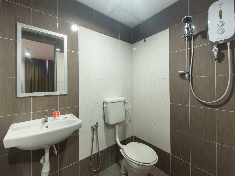 Lux Hotel Телук-Интан Экстерьер фото