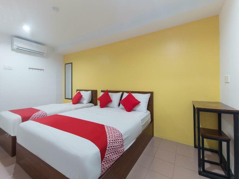 Lux Hotel Телук-Интан Экстерьер фото