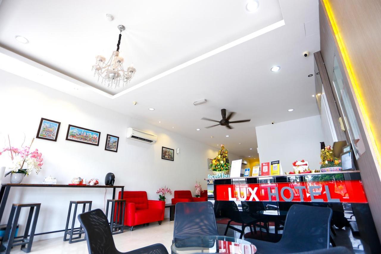 Lux Hotel Телук-Интан Экстерьер фото