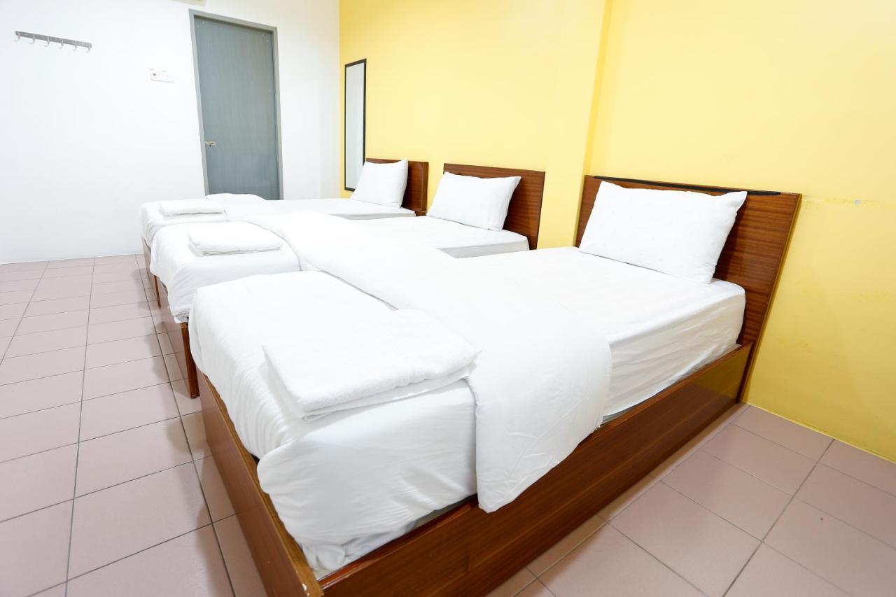 Lux Hotel Телук-Интан Экстерьер фото
