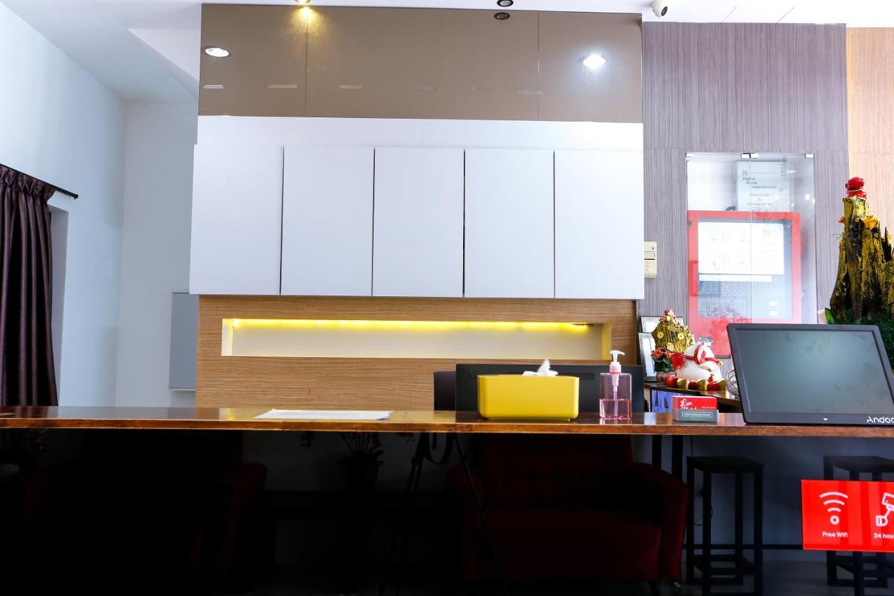 Lux Hotel Телук-Интан Экстерьер фото