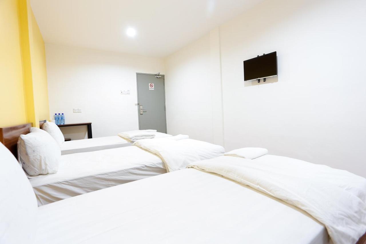 Lux Hotel Телук-Интан Экстерьер фото